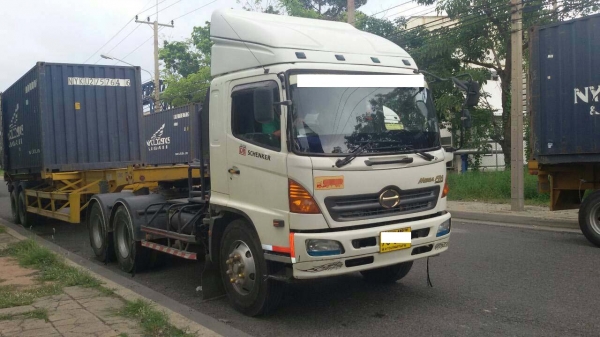 หัวลากมือสอง/  Hino Mega/ 260 แรง ปี 50
