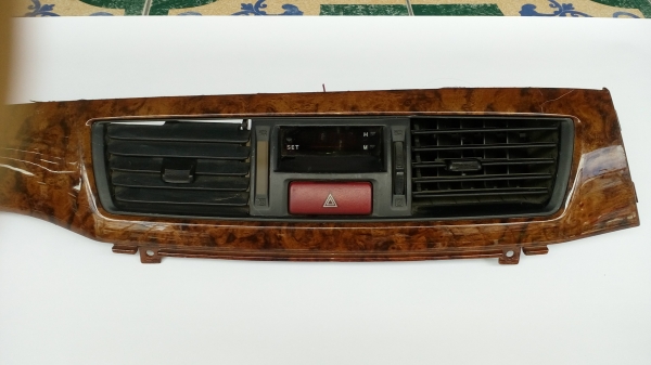 คอนโซลกลางลายไม้  มิตซูแลนเซอร์ซีเดีย