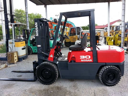 ขาย NISSAN 3ตัน เสา 3เมตร นำเข้าจากญี่ปุ่น พร้อมใช้งาน 090-986-2521