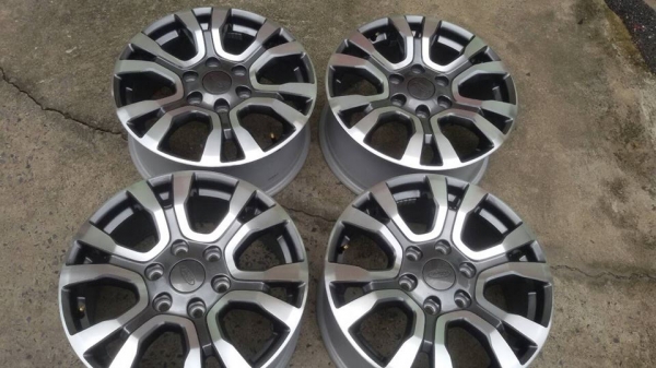 ขายล้อแม็กป้ายแดง new ford ranger 18" สนใจติดต่อเล็กคลองสามครับ 081-3747940 ขายล้อแม็กป้ายแดง new ford ranger 18" สนใจติดต่อเล็กคลองสามครับ 081-3747940