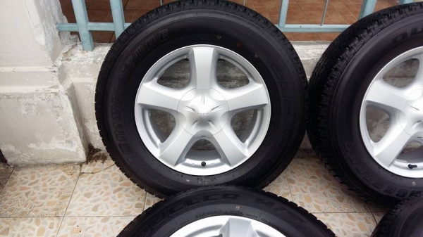 ขายล้อแม็กป้ายแดง dmax 17" พร้อมยางปี15  สนใจติดต่อเล็กคลองสามครับ 081-3747940