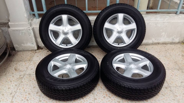 ขายล้อแม็กป้ายแดง dmax 17" พร้อมยางปี15  สนใจติดต่อเล็กคลองสามครับ 081-3747940
