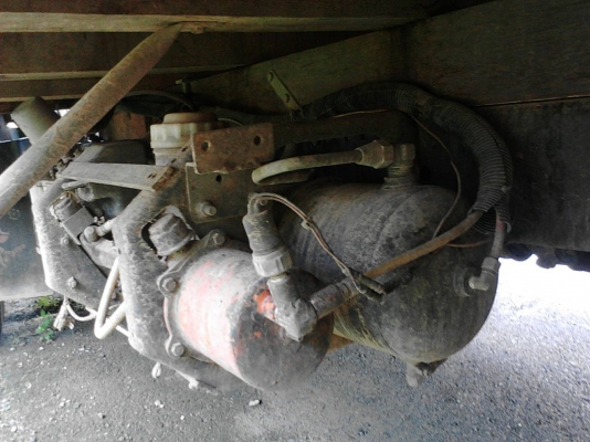 รถอีซูซุ 6 ล้อ รั้ว NPR  115 แรงม้า. ( รถประกอบ. )     สนใจติดต่อ  081 - 6079515