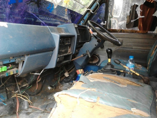 รถอีซูซุ 6 ล้อดั้ม  NPR 115 แรงม้า. ปี 38  ( รถห้าง แท้. )     สนใจติดต่อ  081 - 6079515