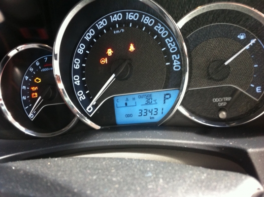 ขายด่วน Altis 1.8 s ปี2014 รถสวย(ขายเพราะจะไปซื้อรถครอบครัว)