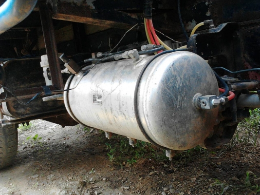 รถอีซูซุ 6 ล้อดั้ม  145 แรงม้า.  ( หัวยาก. )    สนใจติดต่อ  081 - 6079515