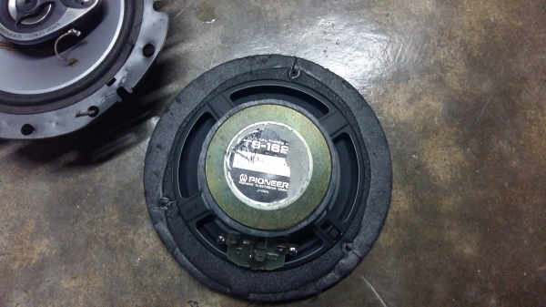 โละของ 600 พร้อมส่ง Pioneer TS-169A 6" 3-Way เก่าญี่ปุ่น โละของ 600 พร้อมส่ง Pioneer TS-169A 6" 3-Way เก่าญี่ปุ่น