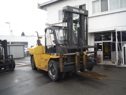 KOMATSU  FD150E-8 ปี2009 15ตัน สนใจสั่งนำเข้า คุยรายละเอียดได้ครับ