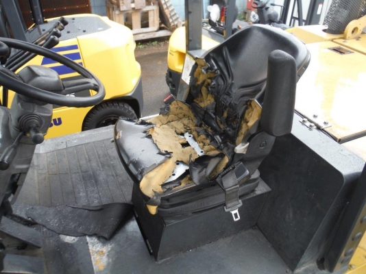 KOMATSU  FD150E-8 ปี2009 15ตัน สนใจสั่งนำเข้า คุยรายละเอียดได้ครับ