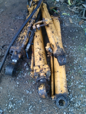 ขายกระบอกไฮโดรลิค 4 ตัวสวยๆครับ