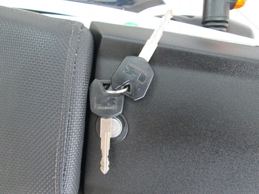 ขาย KSR ตัว TOP สตาร์ทมือ ปี 2014 ไมล์ 3042 กม สภาพรถสวย เครื่องแน่นๆ มีกุญแจแท้ 2 ดอก สีเขียว ดำ ราคา 42900 บาท