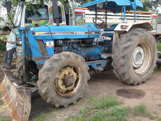 ขายฟอรด์สองเพา 6610 คาน ZF 335 ปั้มแถวดันหน้าหาง 7  พร้อมทะเบืยน