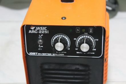 เครื่องเชื่อมไฟฟ้า  JASIC ARC225i  IGBT สภาพดีอุปกรณ์ครบพร้อมใช้งานครับ