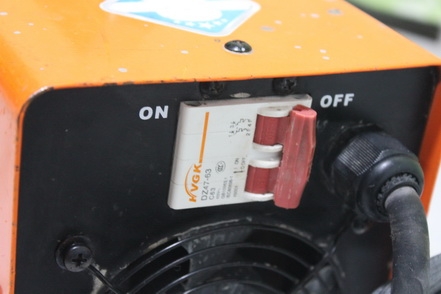 เครื่องเชื่อมไฟฟ้า  JASIC ARC225i  IGBT สภาพดีอุปกรณ์ครบพร้อมใช้งานครับ