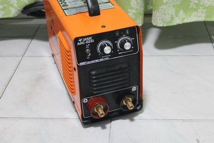 เครื่องเชื่อมไฟฟ้า  JASIC ARC225i  IGBT สภาพดีอุปกรณ์ครบพร้อมใช้งานครับ