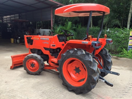 ขายรถไถKubota L2808 (4WD) พร้อมใบมีดหน้า รถพร้อมใช้งาน ขายรถไถKubota L2808 (4WD) พร้อมใบมีดหน้า รถพร้อมใช้งาน