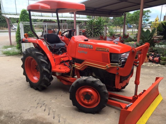 ขายรถไถKubota L2808 (4WD) พร้อมใบมีดหน้า รถพร้อมใช้งาน