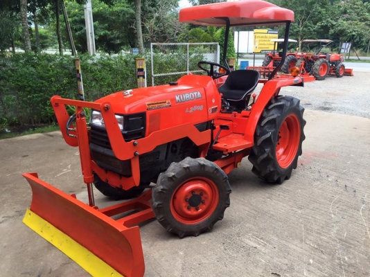 ขายรถไถKubota L2808 (4WD) พร้อมใบมีดหน้า รถพร้อมใช้งาน
