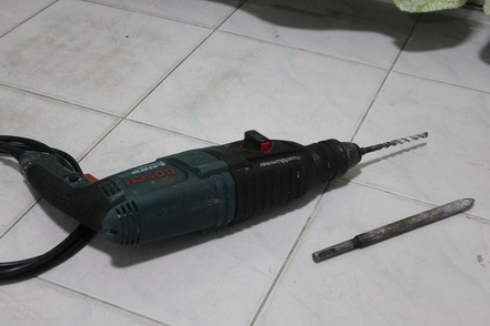 สว่านโรตารี่ BOSCH รุ่น 2-26 DE  ทำงาน 3 ระบบ เจาะธรรดา เจาะกระแทกคอนกรีต และระบบสกัดคอนกรีต  สภาพพร้อมใช้งานครับ