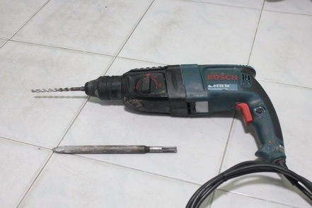 สว่านโรตารี่ BOSCH รุ่น 2-26 DE  ทำงาน 3 ระบบ เจาะธรรดา เจาะกระแทกคอนกรีต และระบบสกัดคอนกรีต  สภาพพร้อมใช้งานครับ
