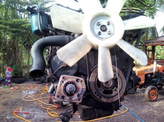 เครื่อง อีซูสุ115เทอร์โบว์เคื่องดีมากครับ ไม่หลวม เครื่องมาจากท่าเรือ ไม่ได้ใช้เลยขายครับเอาไปทำอีแต๋นครับ อุปกร์ครบไดร์สตาร์ท/