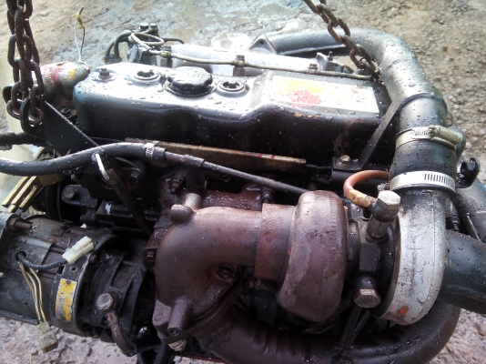 เครื่อง อีซูสุ115เทอร์โบว์เคื่องดีมากครับ ไม่หลวม เครื่องมาจากท่าเรือ ไม่ได้ใช้เลยขายครับเอาไปทำอีแต๋นครับ อุปกร์ครบไดร์สตาร์ท/