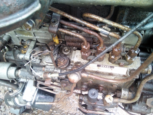 เครื่อง อีซูสุ115เทอร์โบว์เคื่องดีมากครับ ไม่หลวม เครื่องมาจากท่าเรือ ไม่ได้ใช้เลยขายครับเอาไปทำอีแต๋นครับ อุปกร์ครบไดร์สตาร์ท/