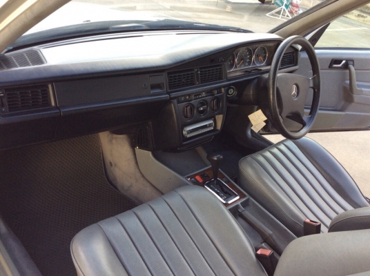 ขายรถเบนส์ 190E ปี92 เครื่องเดิม 1.8 เกียร์ออโต้ เพาเวอร์ ไฟฟ้าทั้งคัน ภายในเบาะหนังสวยสะอาด แอร์เย็น ตัวถังเดิมๆสีสวยทรงดี แม็ก8ช่อง ขอบ16" ยางใหม่ รถขับดี ช่วงล่างแน่น รถสวยพร้อมใช้ครับ