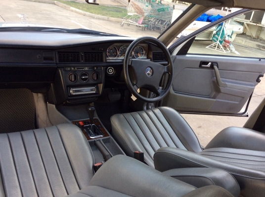 ขายรถเบนส์ 190E ปี92 เครื่องเดิม 1.8 เกียร์ออโต้ เพาเวอร์ ไฟฟ้าทั้งคัน ภายในเบาะหนังสวยสะอาด แอร์เย็น ตัวถังเดิมๆสีสวยทรงดี แม็ก8ช่อง ขอบ16" ยางใหม่ รถขับดี ช่วงล่างแน่น รถสวยพร้อมใช้ครับ