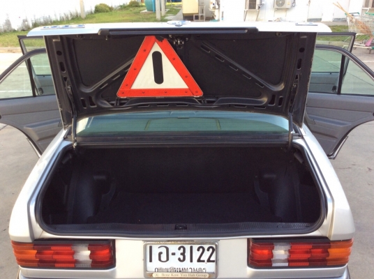 ขายรถเบนส์ 190E ปี92 เครื่องเดิม 1.8 เกียร์ออโต้ เพาเวอร์ ไฟฟ้าทั้งคัน ภายในเบาะหนังสวยสะอาด แอร์เย็น ตัวถังเดิมๆสีสวยทรงดี แม็ก8ช่อง ขอบ16" ยางใหม่ รถขับดี ช่วงล่างแน่น รถสวยพร้อมใช้ครับ