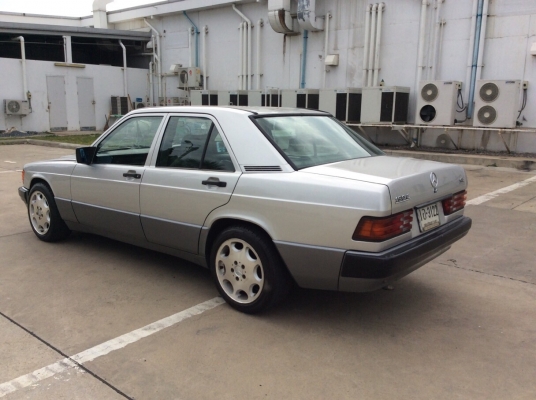ขายรถเบนส์ 190E ปี92 เครื่องเดิม 1.8 เกียร์ออโต้ เพาเวอร์ ไฟฟ้าทั้งคัน ภายในเบาะหนังสวยสะอาด แอร์เย็น ตัวถังเดิมๆสีสวยทรงดี แม็ก8ช่อง ขอบ16" ยางใหม่ รถขับดี ช่วงล่างแน่น รถสวยพร้อมใช้ครับ