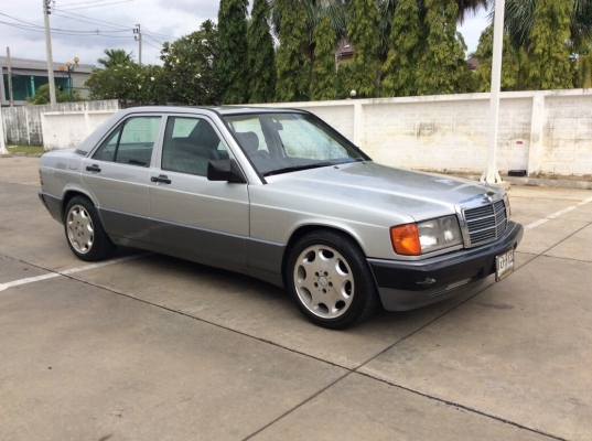 ขายรถเบนส์ 190E ปี92 เครื่องเดิม 1.8 เกียร์ออโต้ เพาเวอร์ ไฟฟ้าทั้งคัน ภายในเบาะหนังสวยสะอาด แอร์เย็น ตัวถังเดิมๆสีสวยทรงดี แม็ก8ช่อง ขอบ16" ยางใหม่ รถขับดี ช่วงล่างแน่น รถสวยพร้อมใช้ครับ