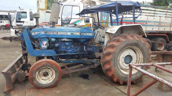 ขายรถไถฟอร์ด 6610 เครื่อง T6 เอกสารเล่มทะเบียนครบ อุปกรณ์มีผานดันหน้า และผาน 3 ราคาต่อรองได้ครับ