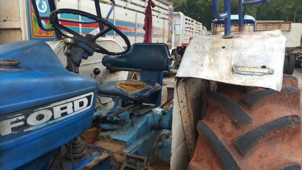 ขายรถไถฟอร์ด 6610 เครื่อง T6 เอกสารเล่มทะเบียนครบ อุปกรณ์มีผานดันหน้า และผาน 3 ราคาต่อรองได้ครับ