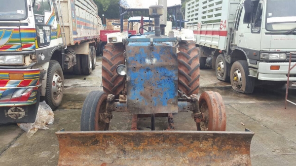 ขายรถไถฟอร์ด 6610 เครื่อง T6 เอกสารเล่มทะเบียนครบ อุปกรณ์มีผานดันหน้า และผาน 3 ราคาต่อรองได้ครับ