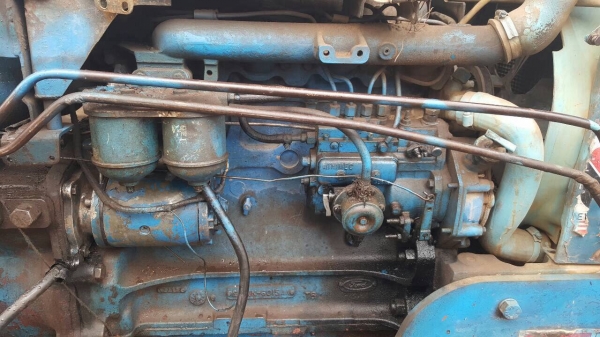 ขายรถไถฟอร์ด 6610 เครื่อง T6 เอกสารเล่มทะเบียนครบ อุปกรณ์มีผานดันหน้า และผาน 3 ราคาต่อรองได้ครับ