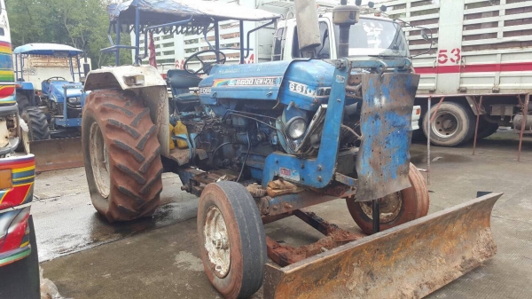 ขายรถไถฟอร์ด 6610 เครื่อง T6 เอกสารเล่มทะเบียนครบ อุปกรณ์มีผานดันหน้า และผาน 3 ราคาต่อรองได้ครับ