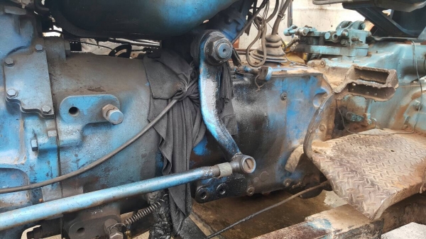 ขายรถไถฟอร์ด 6610 เครื่อง T6 เอกสารเล่มทะเบียนครบ อุปกรณ์มีผานดันหน้า และผาน 3 ราคาต่อรองได้ครับ