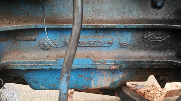 ขายรถไถฟอร์ด 6610 เครื่อง T6 เอกสารเล่มทะเบียนครบ อุปกรณ์มีผานดันหน้า และผาน 3 ราคาต่อรองได้ครับ