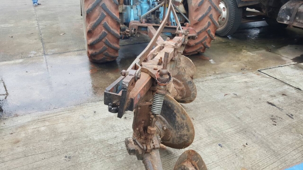 ขายรถไถฟอร์ด 6610 เครื่อง T6 เอกสารเล่มทะเบียนครบ อุปกรณ์มีผานดันหน้า และผาน 3 ราคาต่อรองได้ครับ