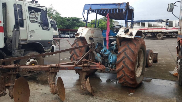 ขายรถไถฟอร์ด 6610 เครื่อง T6 เอกสารเล่มทะเบียนครบ อุปกรณ์มีผานดันหน้า และผาน 3 ราคาต่อรองได้ครับ