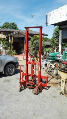 <<<<<<<< Sold Out!! >>>>>>>>สแตคเกอร์ แฮนด์ลิฟท์ TMC 1000 KG. ยกสูง 220 cm.สภาพสวยพร้อมใช้ มี 2 ตัว โทร 089-2499-123 นครปฐม