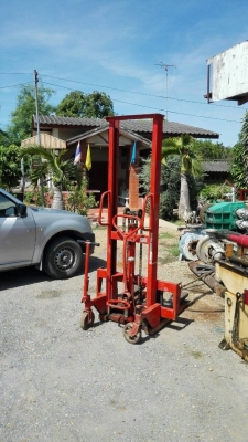 <<<<<<<< Sold Out!! >>>>>>>>สแตคเกอร์ แฮนด์ลิฟท์ TMC 1000 KG. ยกสูง 220 cm.สภาพสวยพร้อมใช้ มี 2 ตัว โทร 089-2499-123 นครปฐม