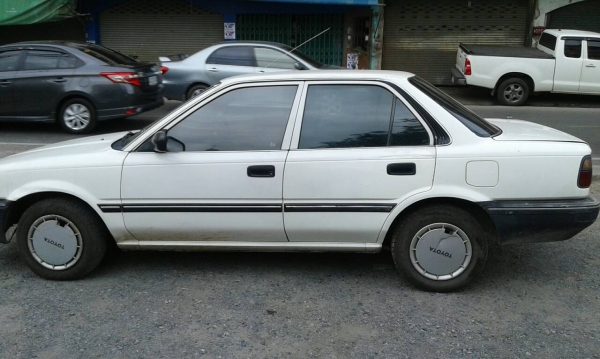 TOYOTA  COROLLA 1.6 โฉม โดเรมอน ปี 90 ขายรถบ้านพร้อมใช้ เกียร์ออโต เครื่องยนต์ AE90 1600CC