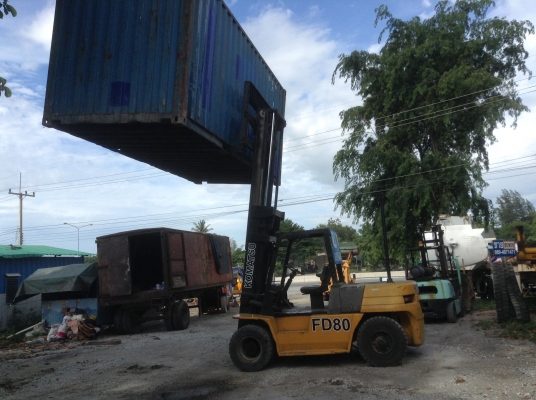 ขายรถยก KOMATSU FD 80  ยกได้สูง 4 เมตร ติดขับใช้งานได้เลย เกียร์แรงๆ