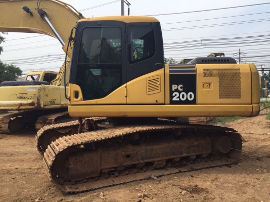 ขายด่วน!! Komatsu PC200-7 ไมล์ ชม.10,000 สภาพสวยค่ะ