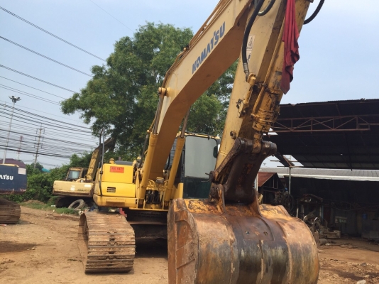 ขายด่วน!! Komatsu PC200-7 ไมล์ ชม.10,000 สภาพสวยค่ะ ขายด่วน!! Komatsu PC200-7 ไมล์ ชม.10,000 สภาพสวยค่ะ