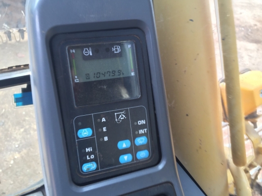 ขายด่วน!! Komatsu PC200-7 ไมล์ ชม.10,000 สภาพสวยค่ะ