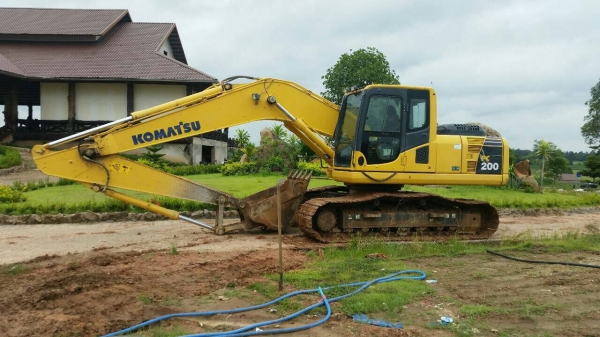 ขายด่วน!! Komatsu PC200-8 ไมล์ชม.4,000 สภาพสวยๆๆค่ะ