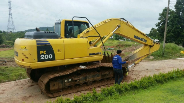ขายด่วน!! Komatsu PC200-8 ไมล์ชม.4,000 สภาพสวยๆๆค่ะ